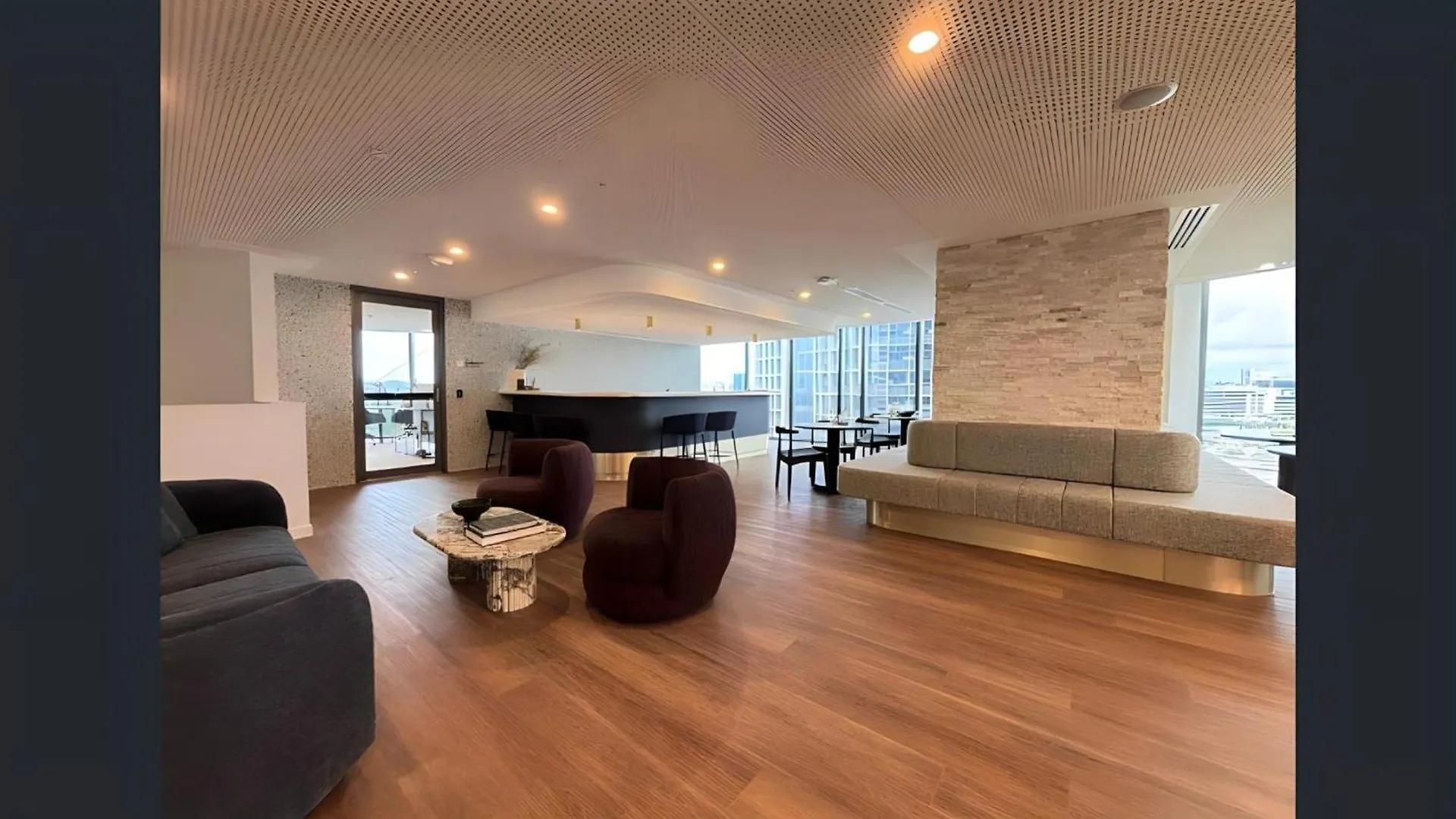 The Star Residence 2Br By Samah Brisbane Lägenhet
